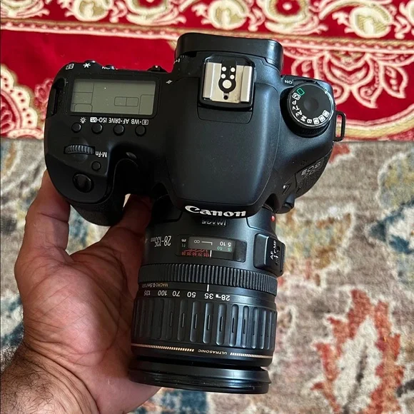 Canon EOS 7D Black Camera with Lens